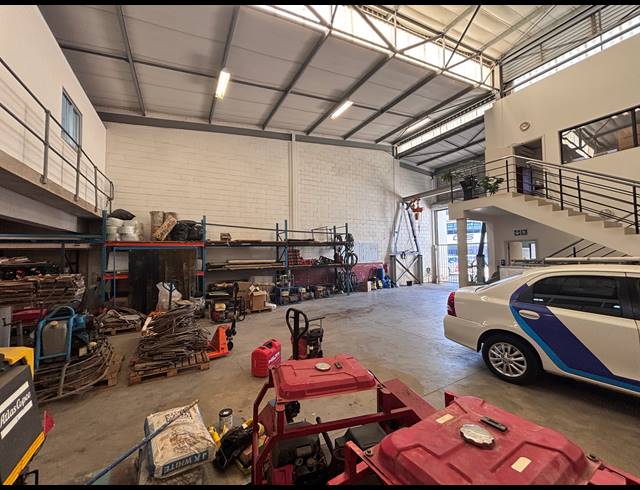 522M² WAREHOUSE TO LET IN RIVERHORSE VALLEY